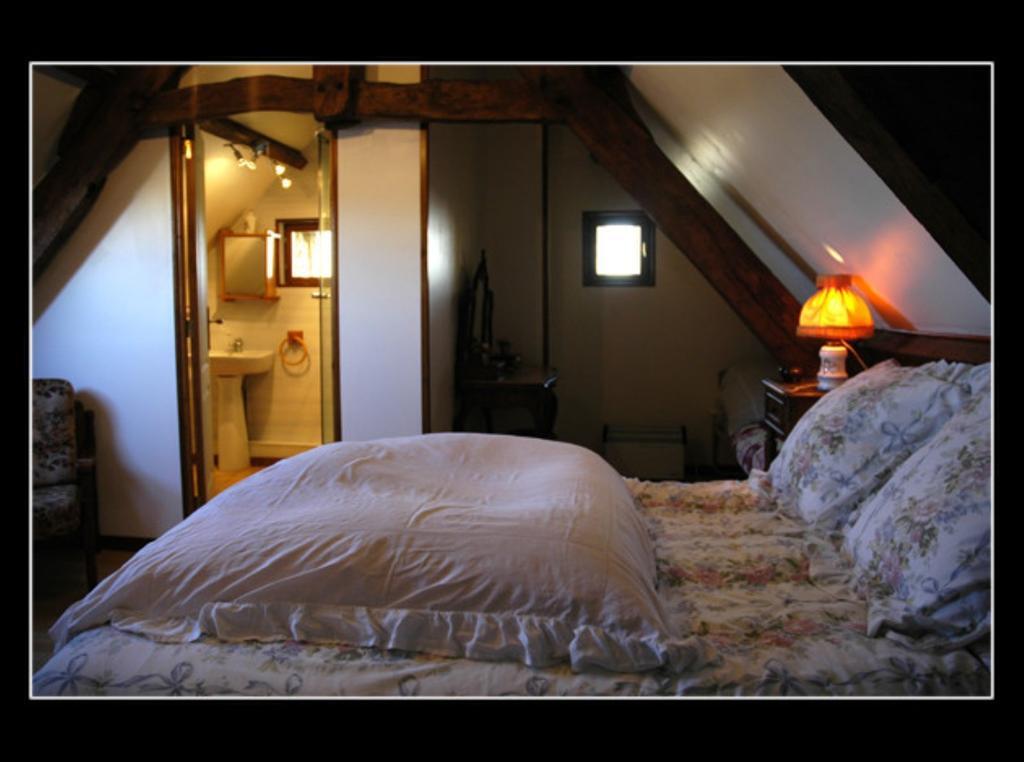 Maryse Et Jean-Pierre Bed & Breakfast Longues-sur-Mer Ruang foto